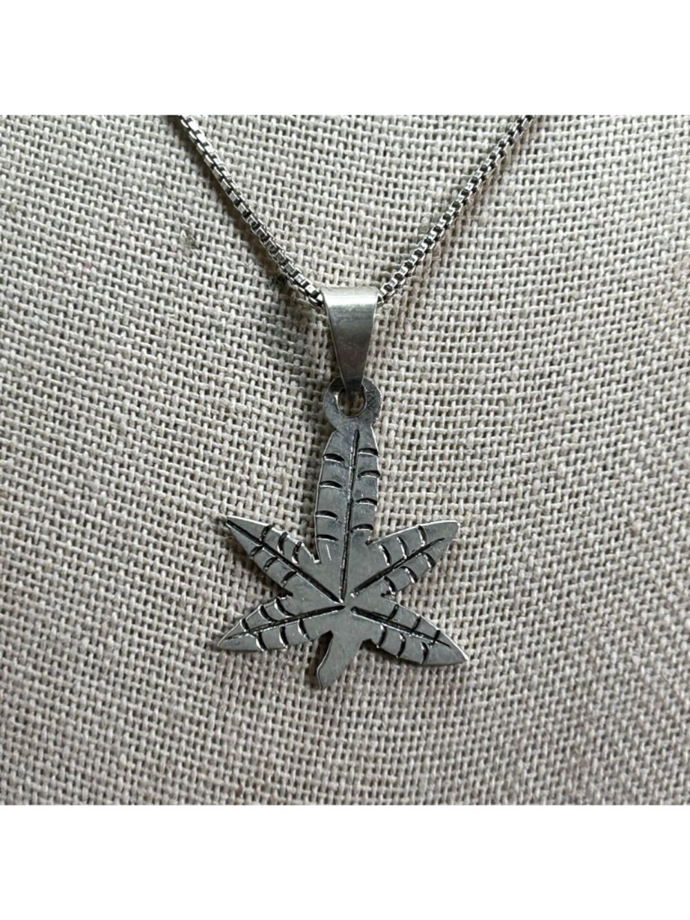 Vintage Hemp Leaf Pendant 925 Sterling Silver 18" Box Chain Spring Ring Clasp - Picture 14 of 14